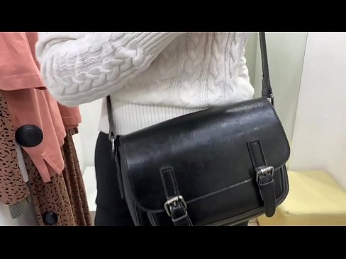 ❤️ Masturbazione publica di a ghjovana cagna FeralBerry cù un dildo in a sala di prove ❤️  Sessu à co.assistentai.ru ❌