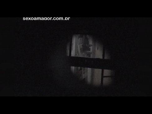 ❤️ Blondie hè videoregistrata in segretu da un voyeur di u quartieru nascostu daretu à i mattoni cavi ❤️ Sessu à co.assistentai.ru ❌