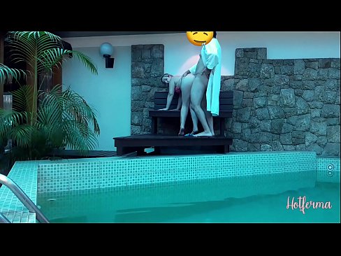 ❤️ Boss invita a cameriera à a piscina, ma ùn pudia resiste à un caldu ❤️ Sessu à co.assistentai.ru ❌